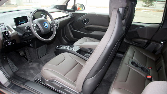 Interior mobil listrik BMW i3