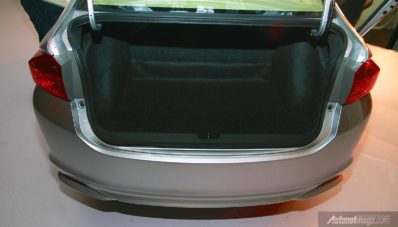 Melihat Lebih Detil All-new Honda City 2014 Melihat Lebih Detil All-new Honda City 2014