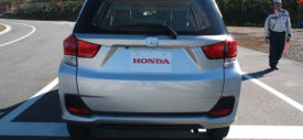 Grille Honda Mobilio yang sedang diuji coba di sirkuit Motegi Jepang