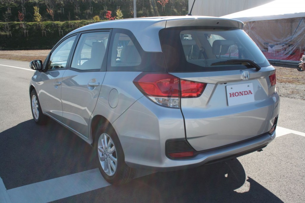 Honda, Honda Mobilio yang sedang diuji coba di sirkuit Motegi Jepang: HOT: Honda Mobilio Sudah Dikirim ke Jepang Untuk Di Test