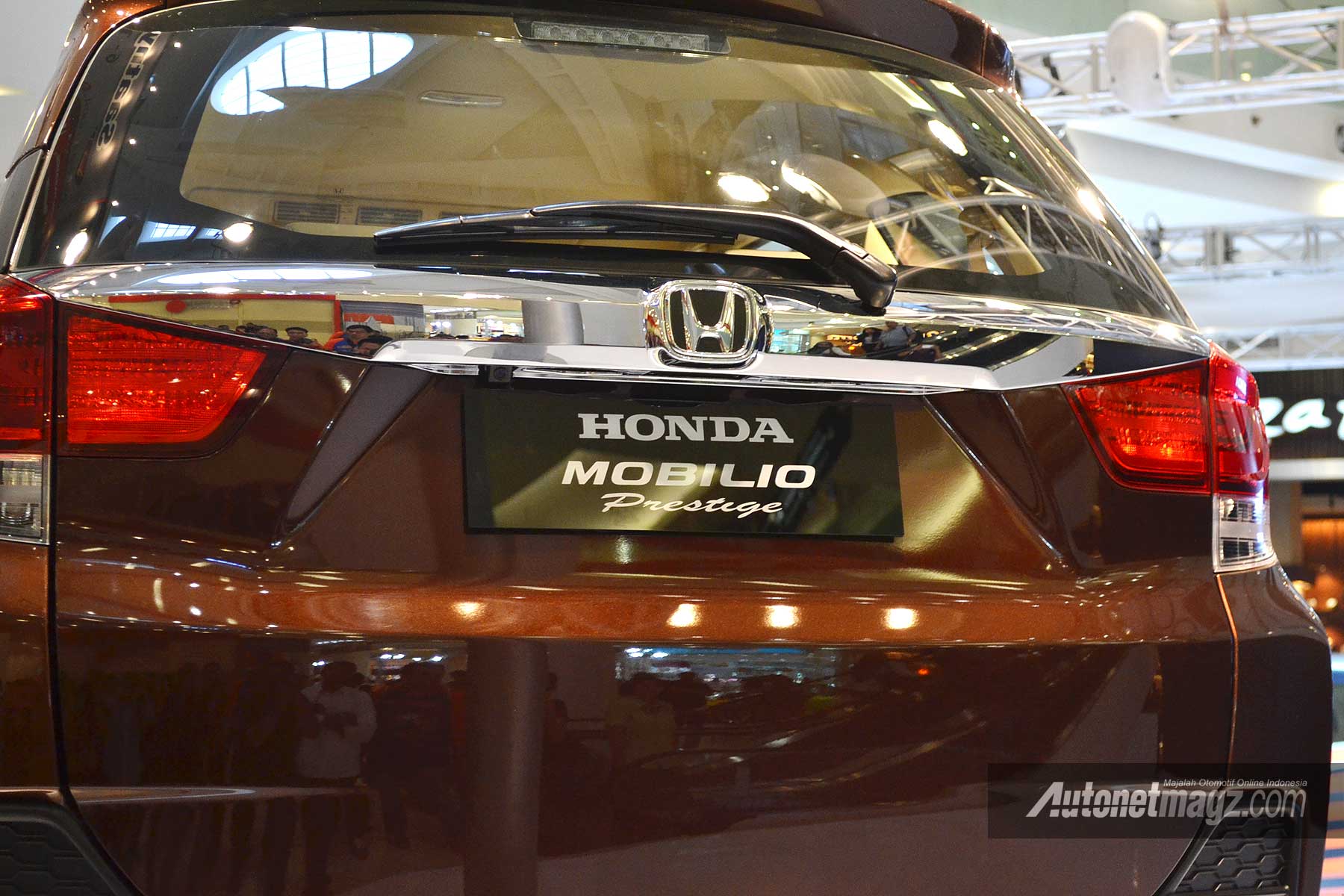 Honda Mobilio Prestige garnis krom belakang