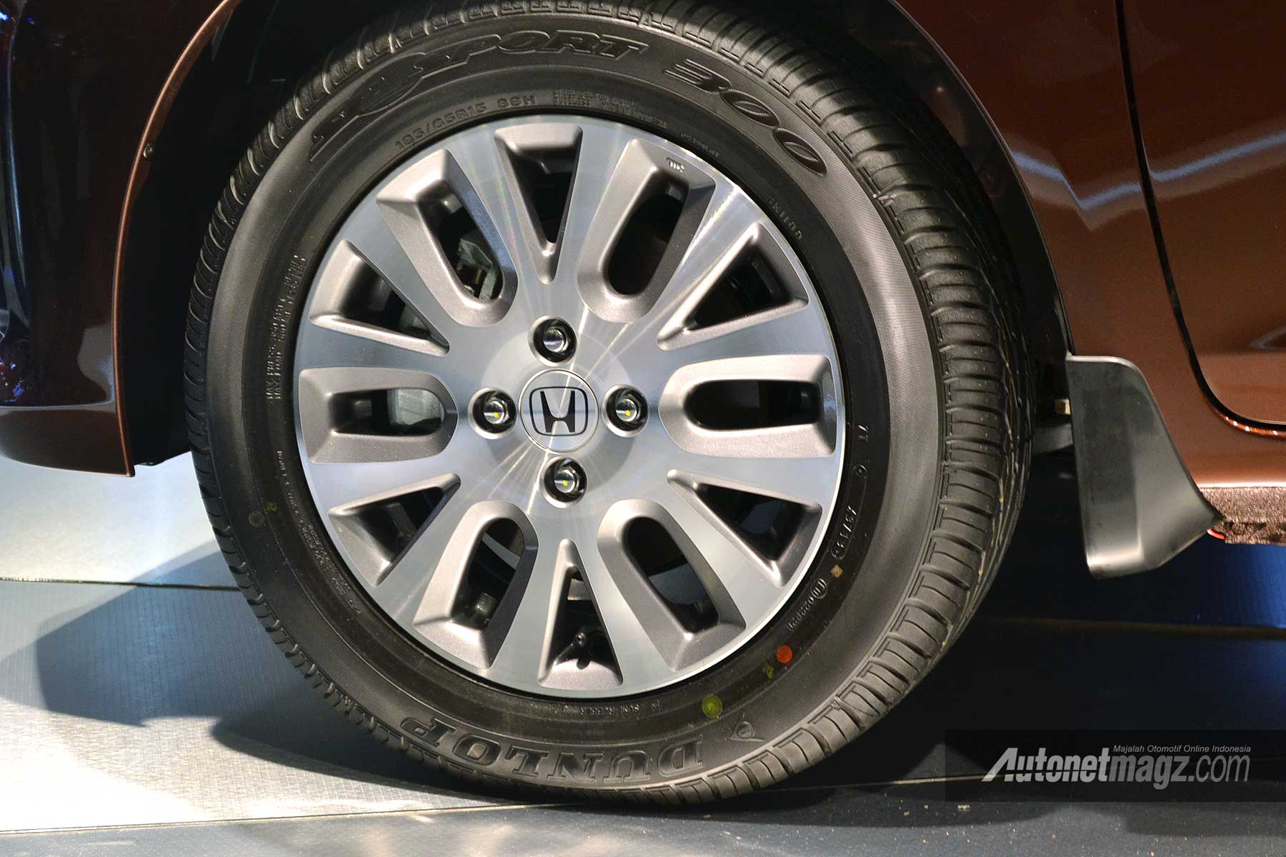 Honda, Honda Mobilio multi spoke wheels: Honda Mobilio Prestige 2014 Hari Ini Resmi Diluncurkan