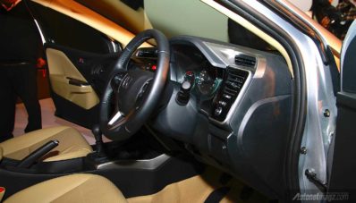 Melihat Lebih Detil All-new Honda City 2014 Melihat Lebih Detil All-new Honda City 2014