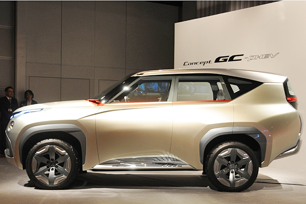 International, Mitsubishi Concept GC-PHEV tampak samping: Mitsubishi Concept GC-PHEV Sang Penerus Pajero