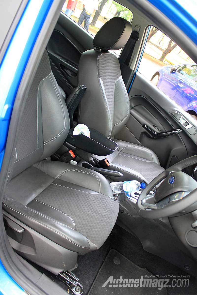 Ford, Interior New Ford Fiesta: Komprehensif Review New Ford Fiesta tipe S 2013 [with Video]
