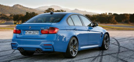BMW M3 biru