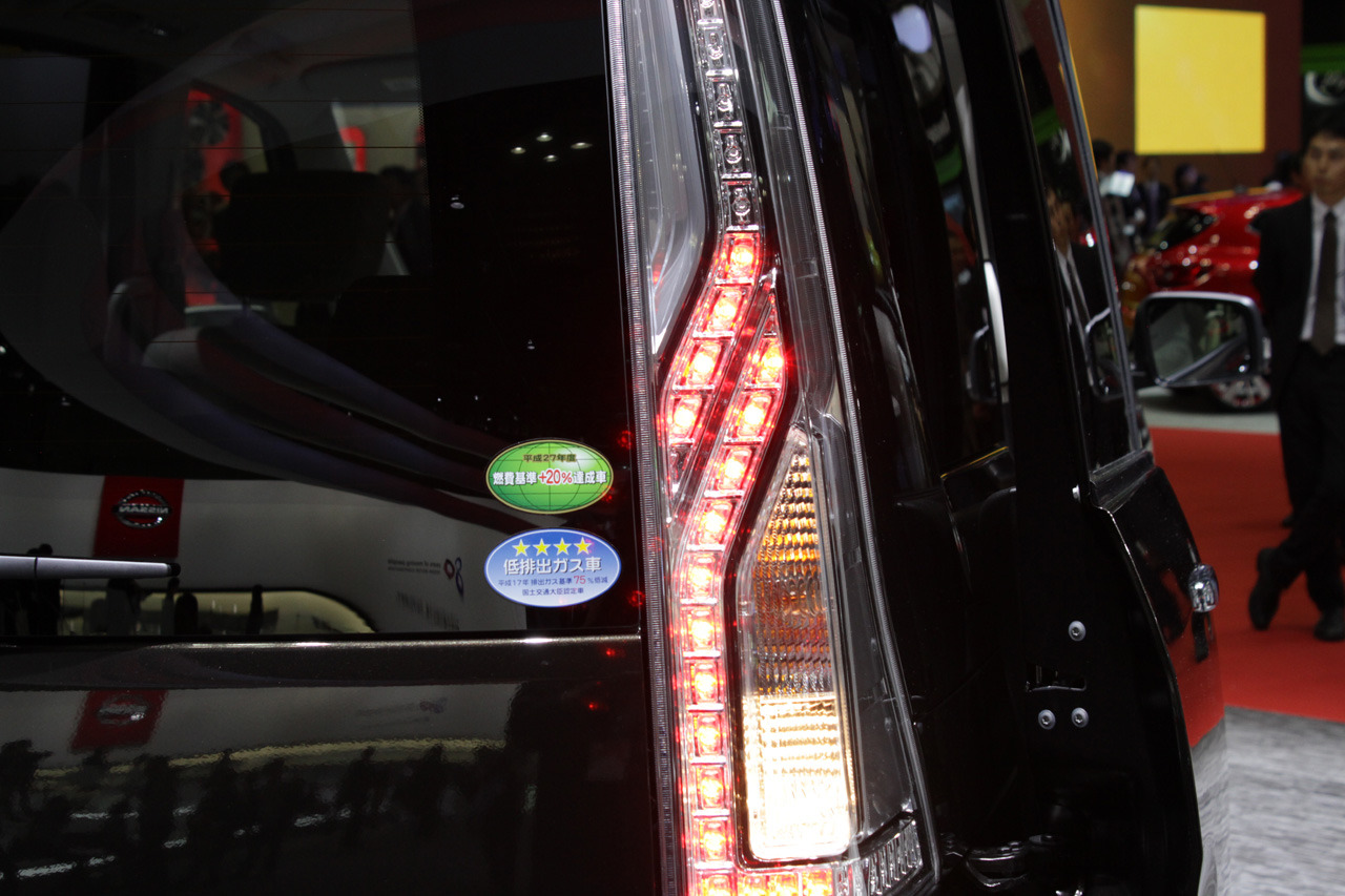International, Nissan Serena stoplamp: Nissan Serena Facelift 2014 Ternyata Hadir di Tokyo Motorshow!