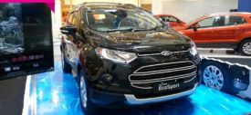 Sunroof pada Ford EcoSport tipe tertinggi