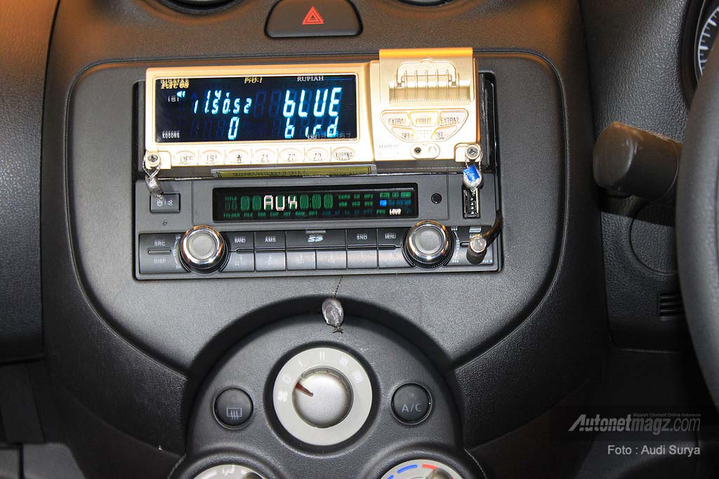 Nasional, Head unit dan argo meter Nissan Almera taksi Blue Bird: Nissan Almera Jadi Armada Baru Taksi Blue Bird