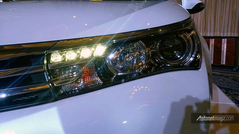 Mobil Baru, Headlamp Corolla Altis baru 2014: All New Toyota Corolla Altis 2014 Diluncurkan di Indonesia!