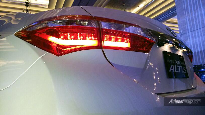 Mobil Baru, Lampu belakang Altis 2014: All New Toyota Corolla Altis 2014 Diluncurkan di Indonesia!