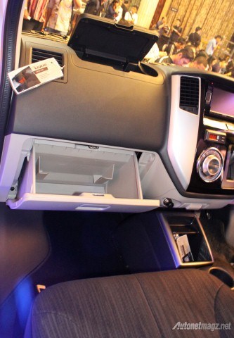 Daihatsu, 2014-Daihatsu-Luxio-Facelift-Console-Box: Gallery Foto Daihatsu Luxio Facelift 2014 and Impresi Pertama