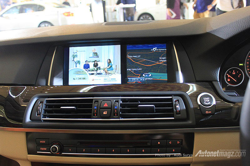 BMW, Entertainment set BMW 528i: BMW Seri 5 Facelift Diluncurkan di Indonesia