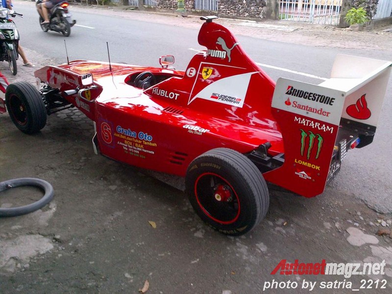 Daihatsu, Ferrari F1 imtation: Pria Lombok Membuat Replica Ferrari F1 Dari Daihatsu Hijet 1980