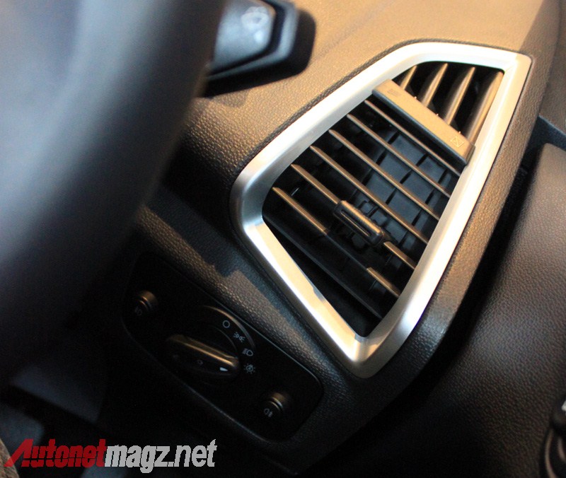 Ford, Ford Ecosport AC vent: First Impression Review Ford EcoSport + Photo Gallery