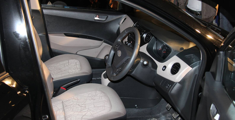Hyundai, Hyunda Xcent cockpit: Hyundai i10 Sedan Dinamakan Hyundai XCent