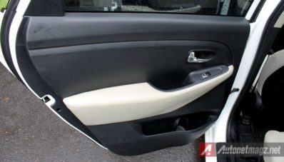 Review KIA Carens 2013 Test Drive by AutonetMagz [with Video]