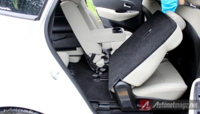 Review KIA Carens 2013 Test Drive by AutonetMagz [with Video]