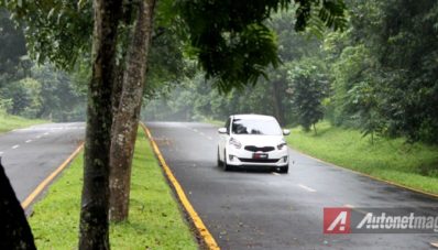 Review KIA Carens 2013 Test Drive by AutonetMagz [with Video]