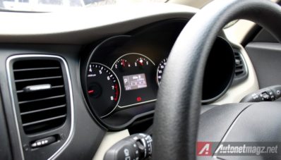 Review KIA Carens 2013 Test Drive by AutonetMagz [with Video]
