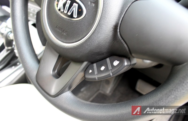 Kia, Kia Carens tombol setir: Review KIA Carens 2013 Test Drive by AutonetMagz [with Video]