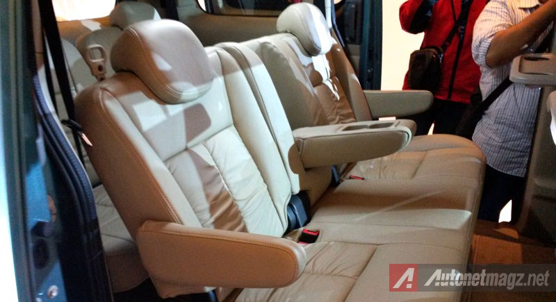 Nissan, Nissan Evalia Facelift New Middle Seat: First Impression Review Nissan Evalia Facelift 2014