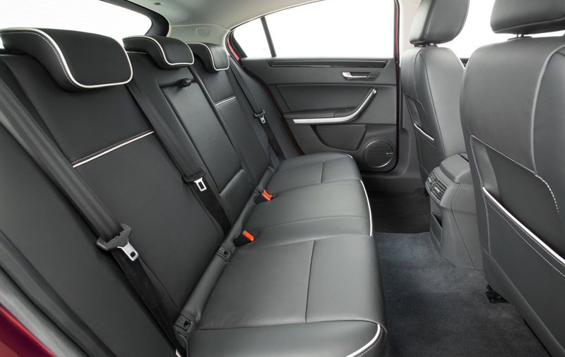 International, Qoros 3 Hatchback interior: Qoros 3 Hatchback Hadir Dengan Mesin Lebih Bertenaga