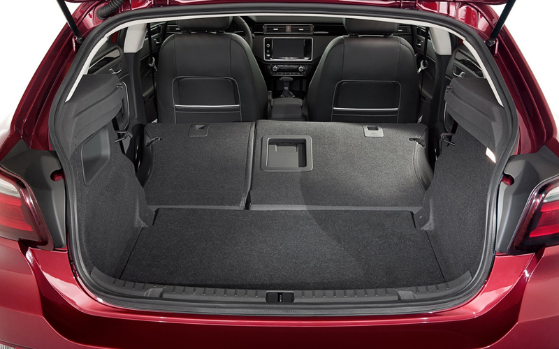 International, Qoros 3 Hatchback rear luggage: Qoros 3 Hatchback Hadir Dengan Mesin Lebih Bertenaga