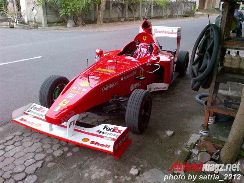 Daihatsu, Replica F1 Car: Pria Lombok Membuat Replica Ferrari F1 Dari Daihatsu Hijet 1980