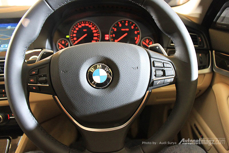 BMW, Speedometer BMW 528i: BMW Seri 5 Facelift Diluncurkan di Indonesia