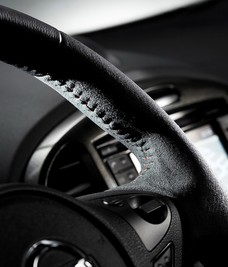 Geneva Motor Show 2014, 2015 Nissan Juke Nismo steering alcantara: Nissan Juke Nismo Facelift Tenaganya Bertambah 18 Hp! [Galeri foto]
