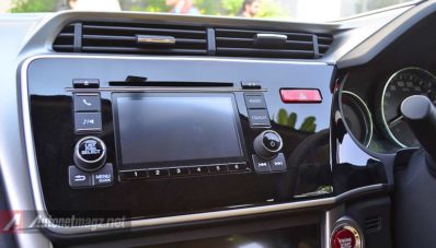 First Impression dan Test Drive Honda City 2014 Diesel by AutonetMagz