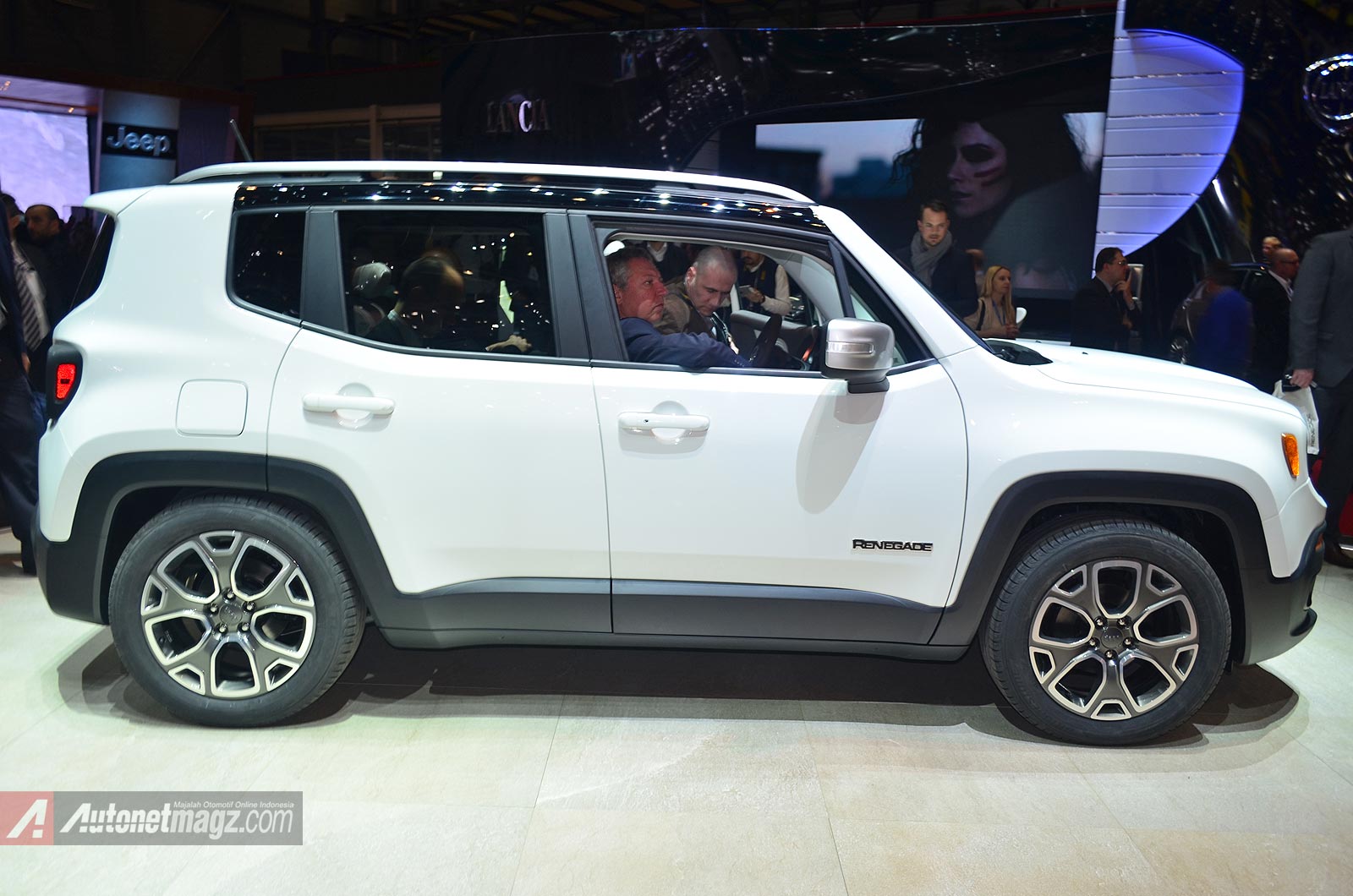 Geneva Motor Show 2014, Jeep Renegade Limited: Ramaikan Pasar Baby SUV, JEEP Renegade Diluncurkan