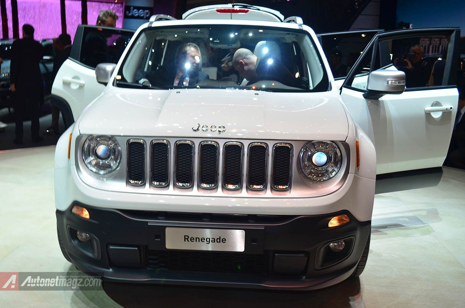 Geneva Motor Show 2014, Jeep Renegade Limited: Ramaikan Pasar Baby SUV, JEEP Renegade Diluncurkan
