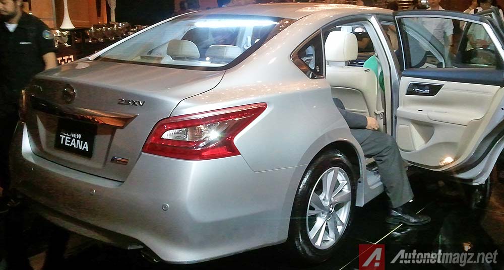 Mobil Baru, Lampu belakang Nissan Teana 2014: All-New Nissan Teana Menggoda Eksekutif yang Ingin Tampil Beda