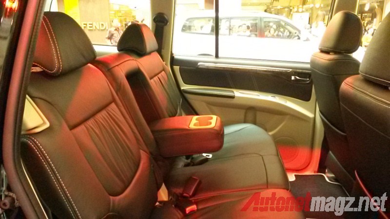Mitsubishi, Mitsubishi Pajero Sport armrest: First Impression Mitsubishi Pajero Sport V6 3.0 Bensin