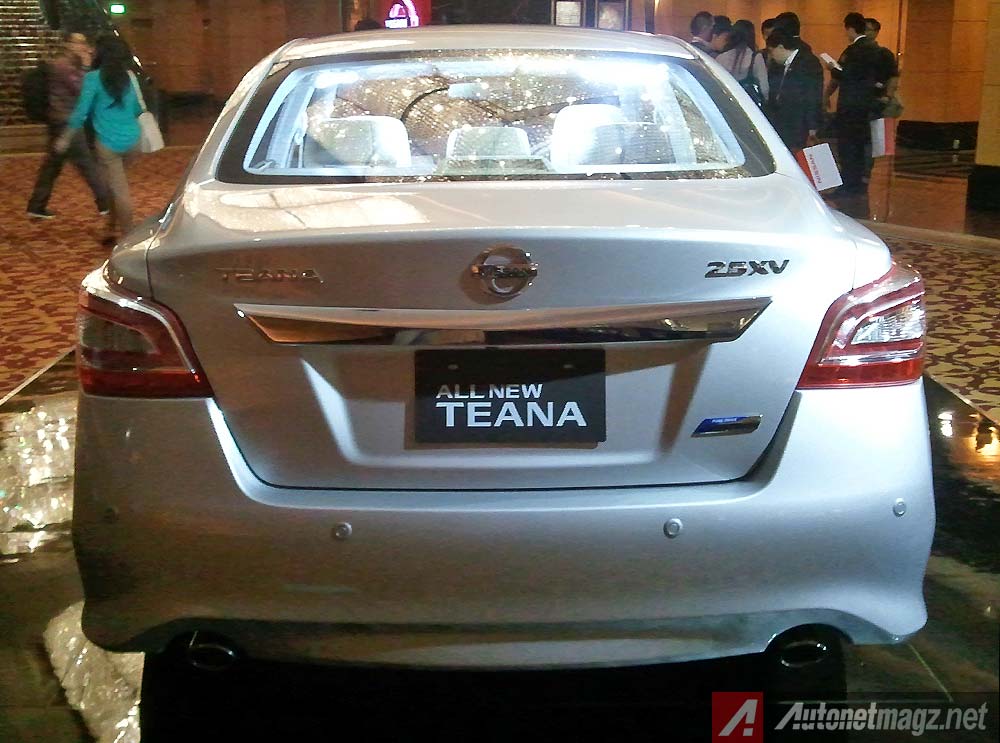 Mobil Baru, Nissan Teana tahun 2014 tampak belakang: All-New Nissan Teana Menggoda Eksekutif yang Ingin Tampil Beda