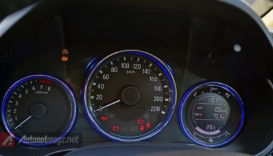 First Impression dan Test Drive Honda City 2014 Diesel by AutonetMagz
