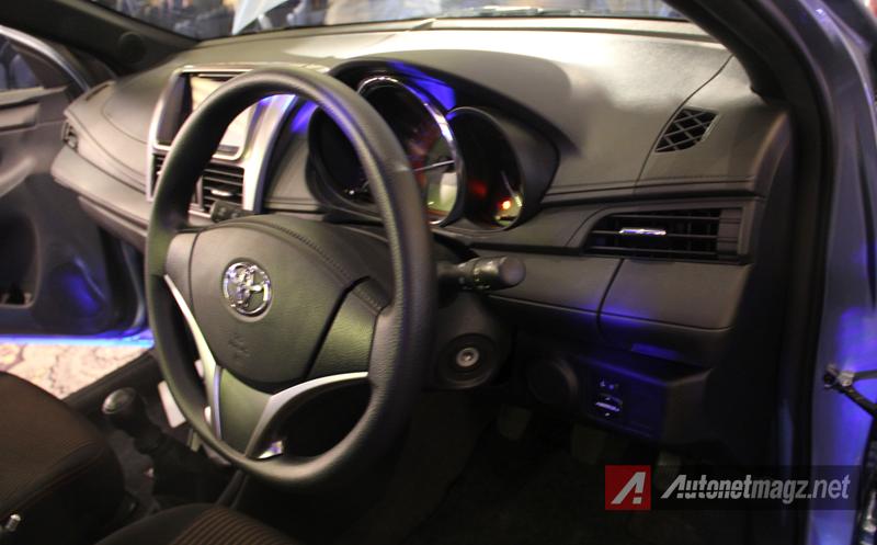 Mobil Baru, Toyota Yaris 2014 dashboard: First Impression Review Toyota Yaris 2014