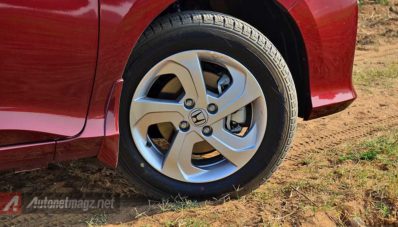 First Impression dan Test Drive Honda City 2014 Diesel by AutonetMagz