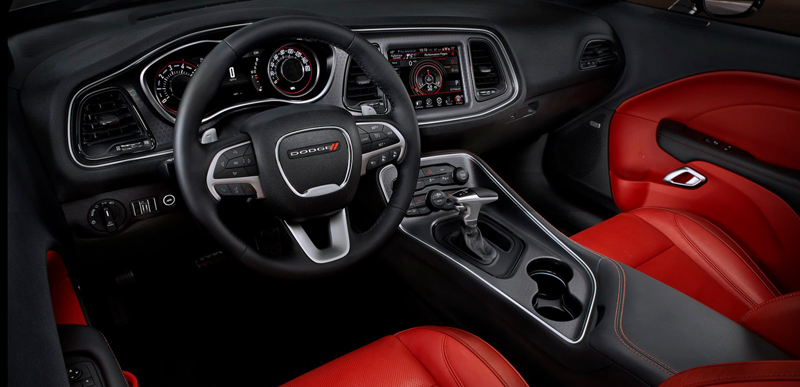 Dodge, 2015 Dodge Challengger Facelift Dashboard: 2015 Dodge Challenger Facelift Diperkenalkan di New York Motorshow