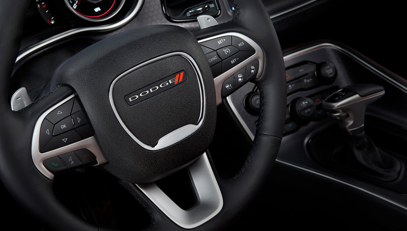Dodge, 2015 Dodge Challengger Facelift Steering Wheel: 2015 Dodge Challenger Facelift Diperkenalkan di New York Motorshow