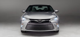 2015 Toyota Camry headlight