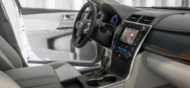2015 Toyota Camry interior