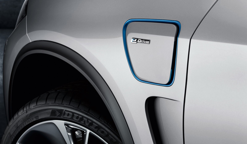 BMW, BMW X5 eDrive charging port: BMW X5 eDrive Plug In Hybrid Akan Hadir di New York Motorshow