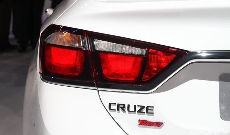 Chevrolet, Chevrolet Cruze lampu belakang: 2015 Chevrolet Cruze Versi Asia Hadir di Beijing Motorshow