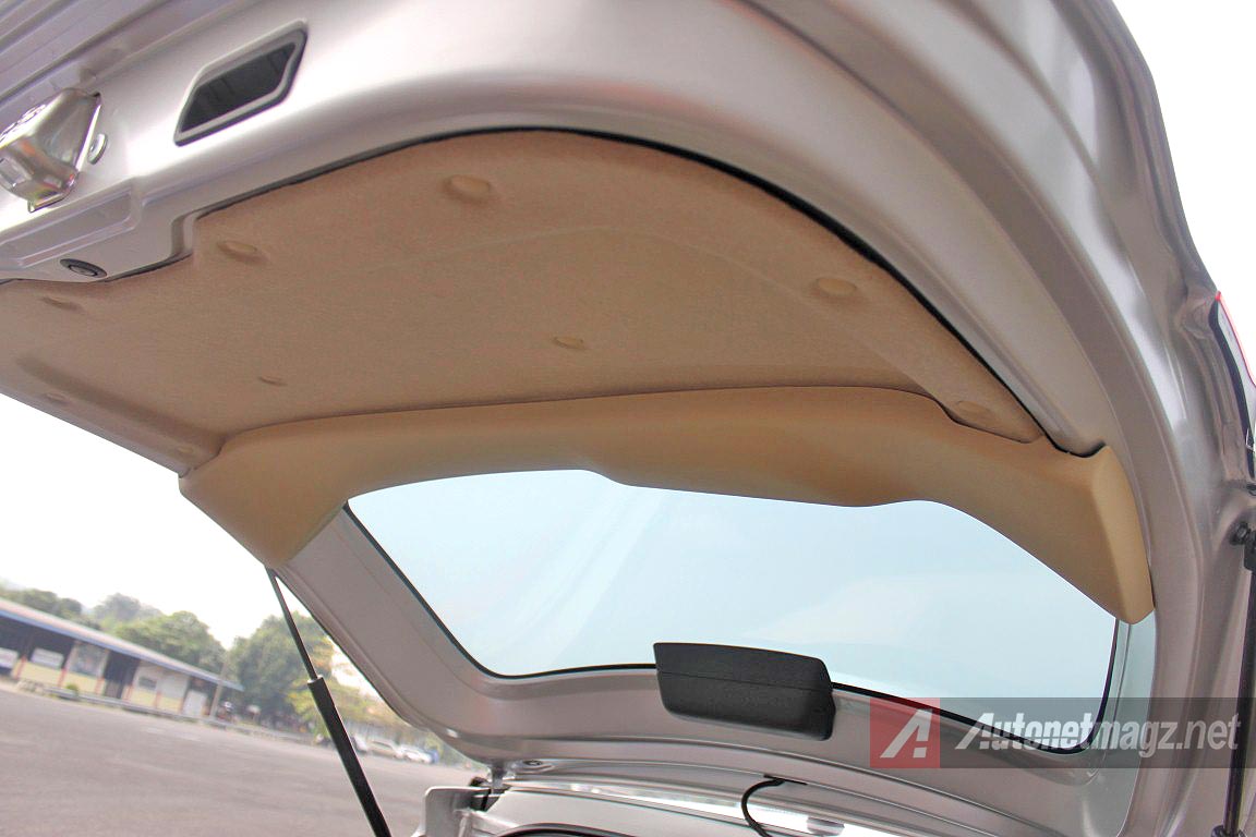 Honda, Doortrim bakleding pintu bagasi belakang Honda Mobilio: Review Honda Mobilio Prestige AT by AutonetMagz [with Video]