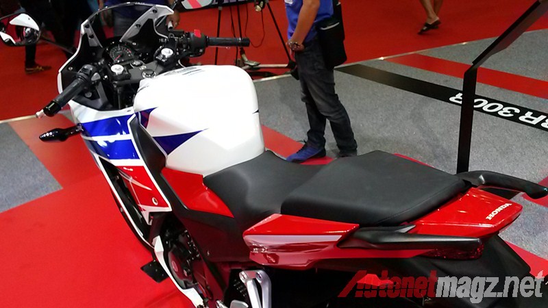 Bangkok Motorshow, Honda CBR300R kursi belakang: First Impression Review Honda CBR300R dari Bangkok Motorshow