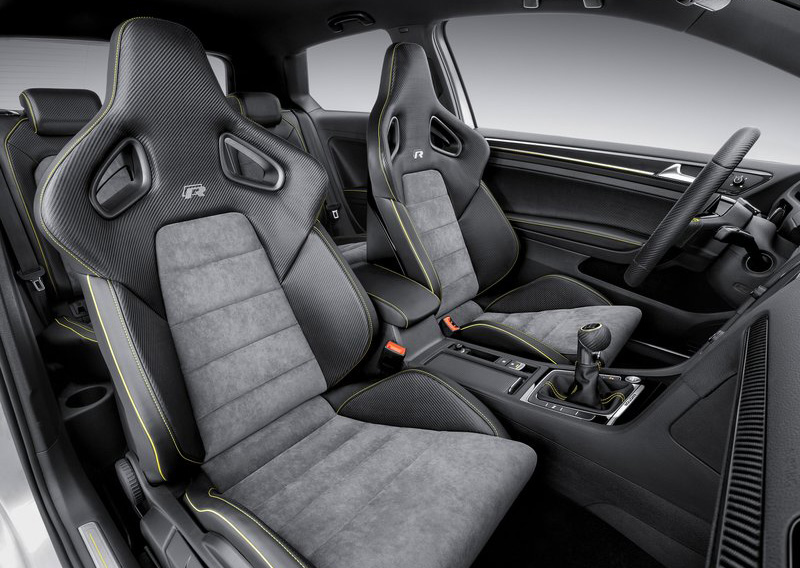 Berita, Interior Seat Volkswagen Golf R400 Concept: Volkswagen Golf R400 Akan Masuk Jalur Produksi Massal