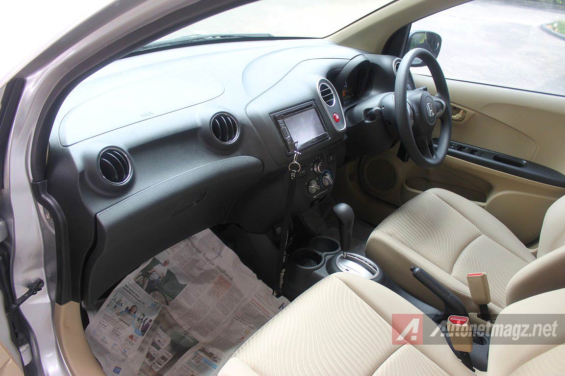 Interior Dashboard Honda Mobilio Prestige AutonetMagz Review